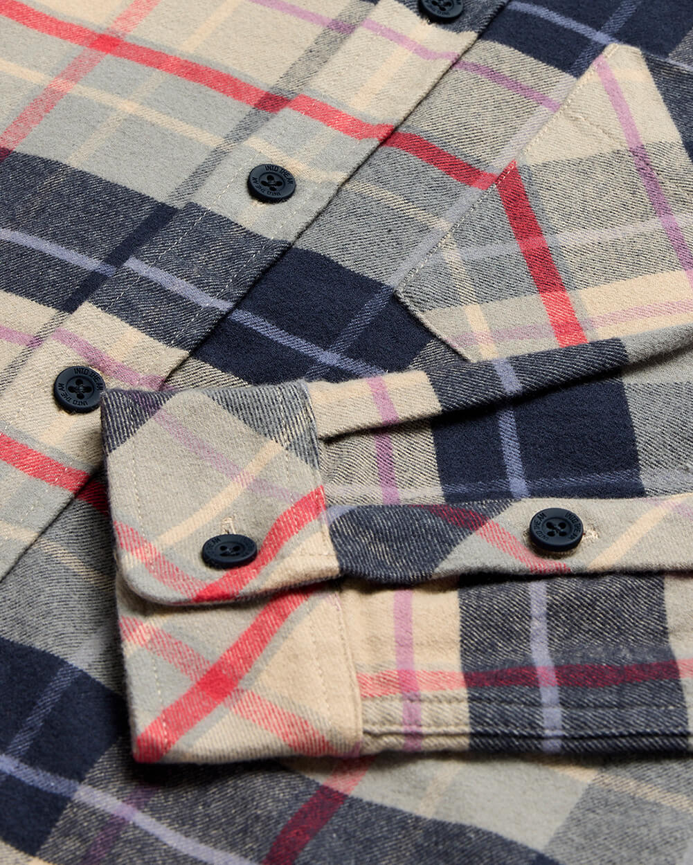 Fairbanks Flannel-Beige Multi-Regular-Detail--Model---L