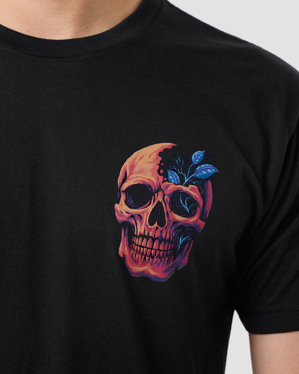 Split Nature Tee-Black-Regular-Detail--Model---L