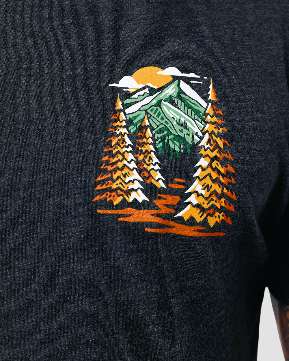 Wildlight Tee-Navy-Regular-Detail--Model---L