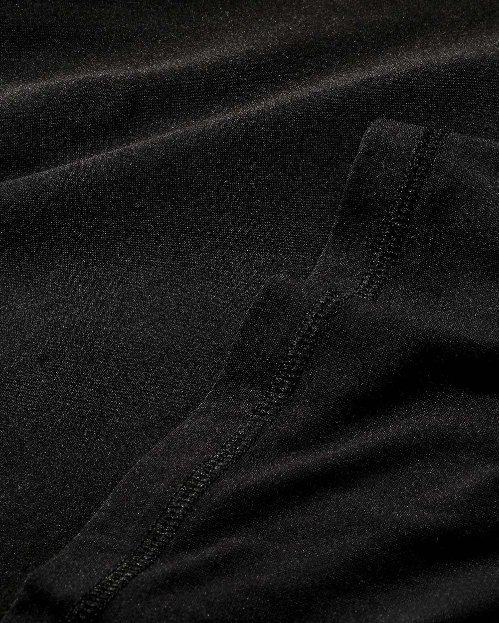 Active Tee-Black-Reg-Regular-Detail3--Model---L