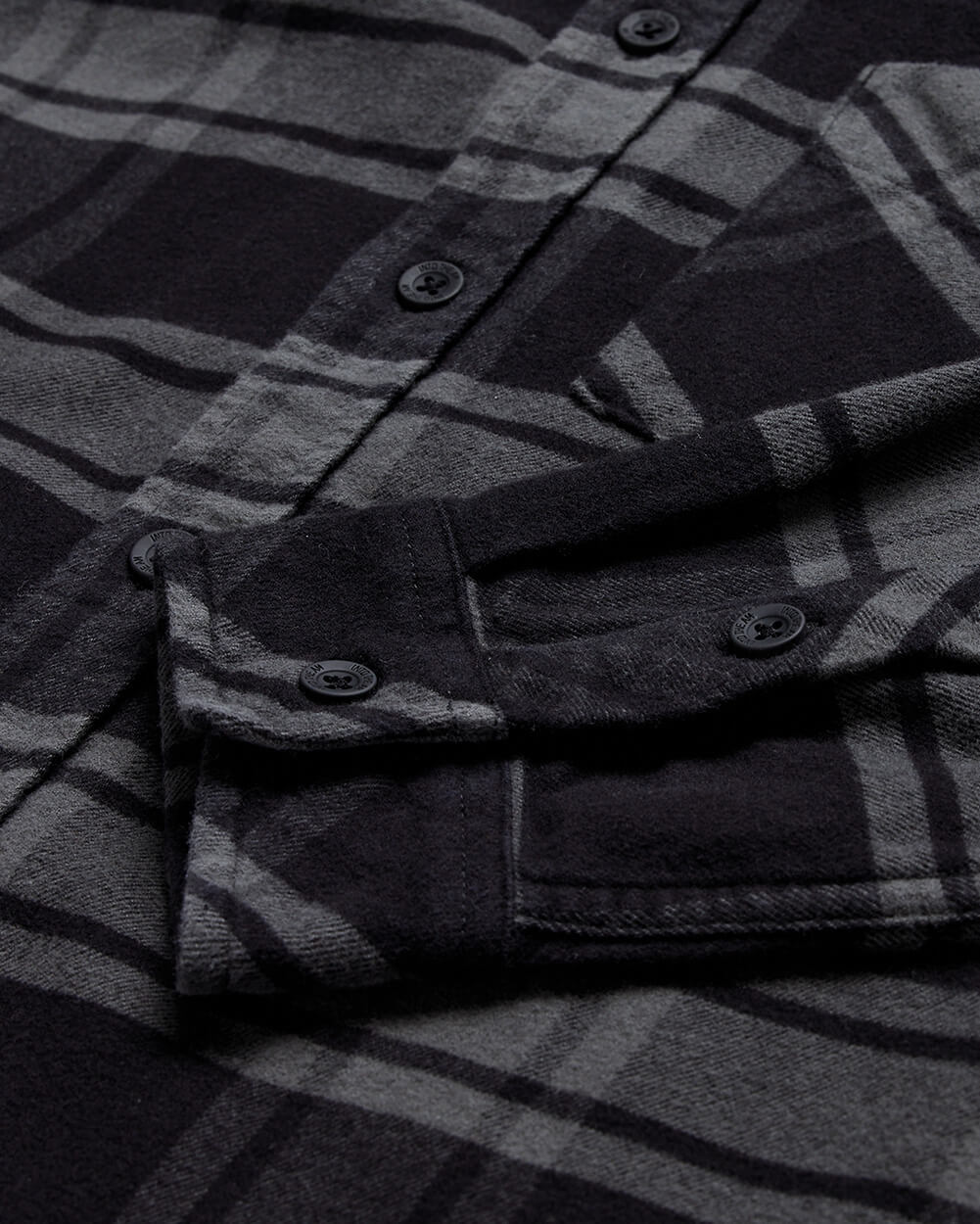 Fairbanks Flannel-Black/Dark Charcoal-Regular-Detail--Model---L