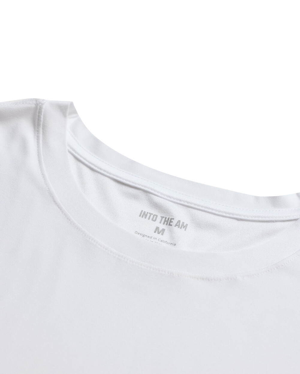 Active Tee-White-Reg-Regular-Detail--Model---L
